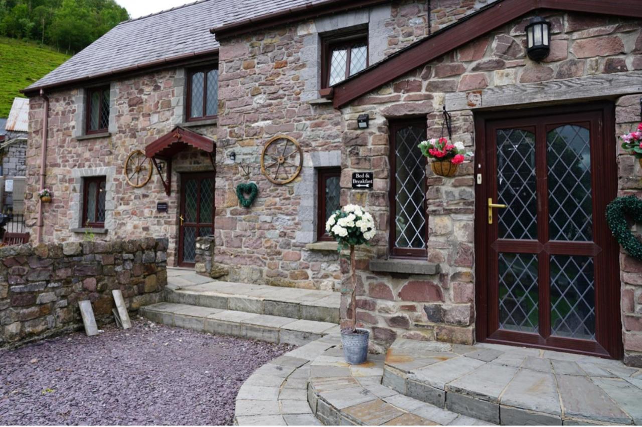 Pentre Riding Stables Hotel Abercraf Bagian luar foto