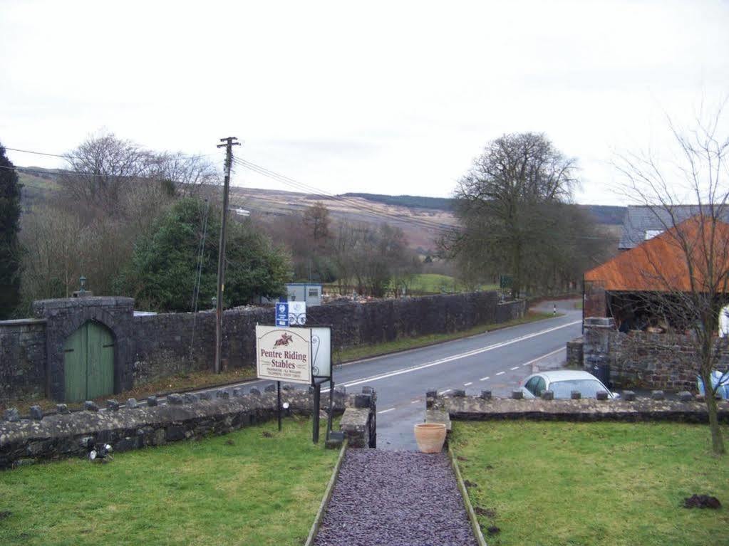 Pentre Riding Stables Hotel Abercraf Bagian luar foto